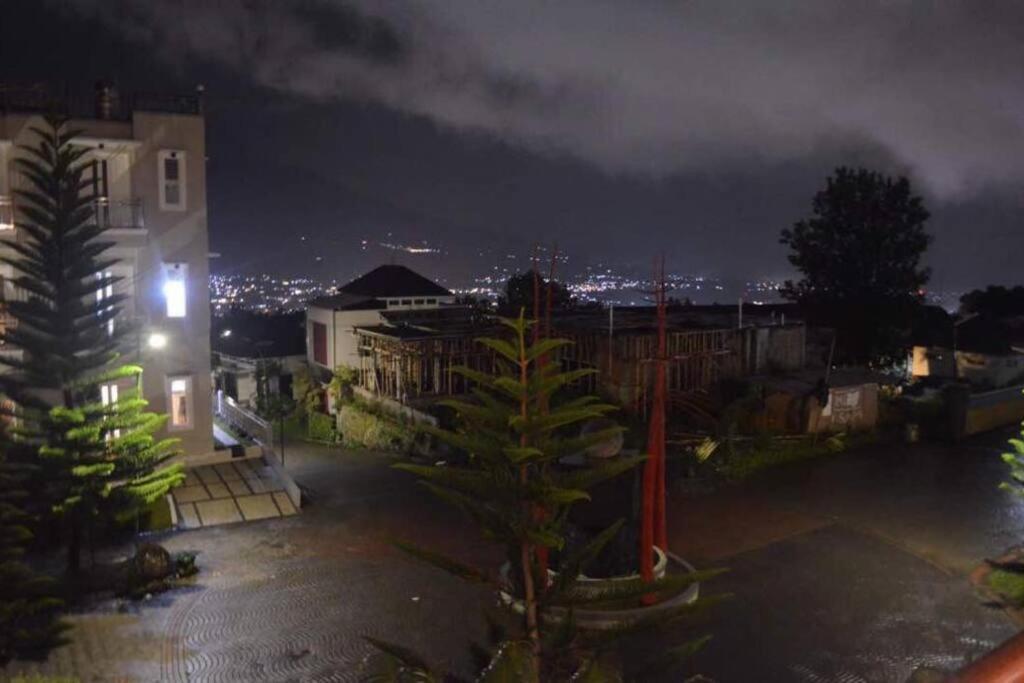 Villa Agro Kusuma Pinus R7 Batu  Exteriör bild